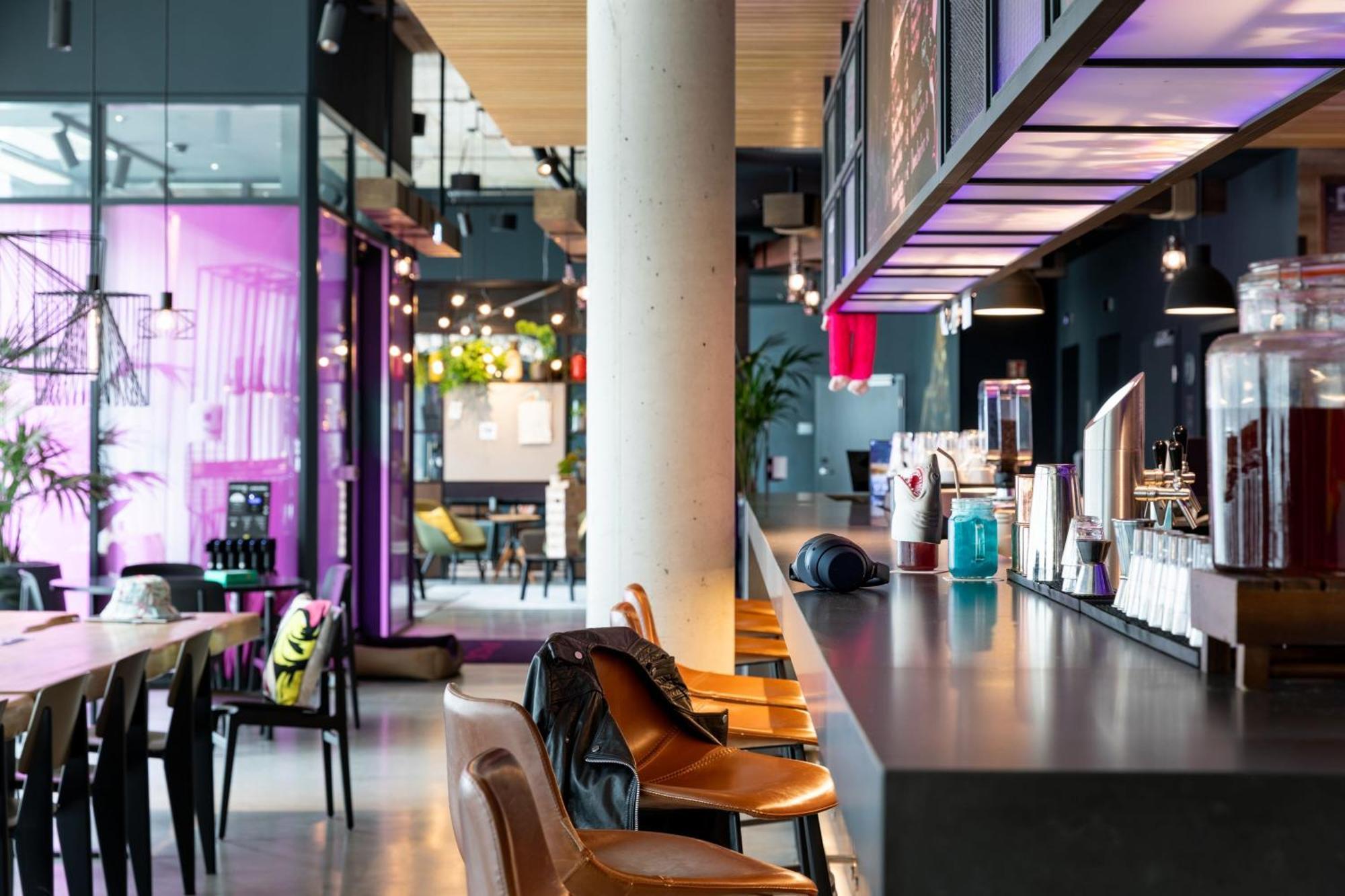 Moxy 3*