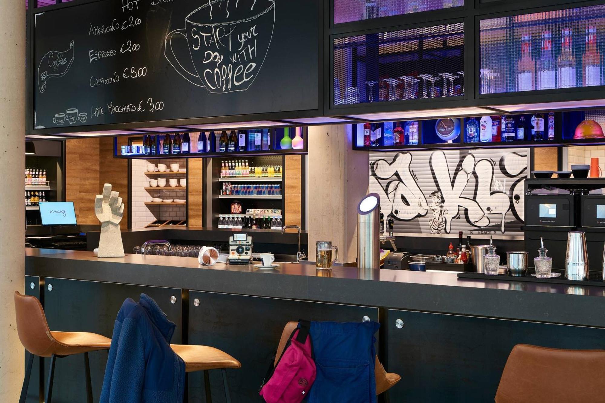 Hotel Moxy 3*