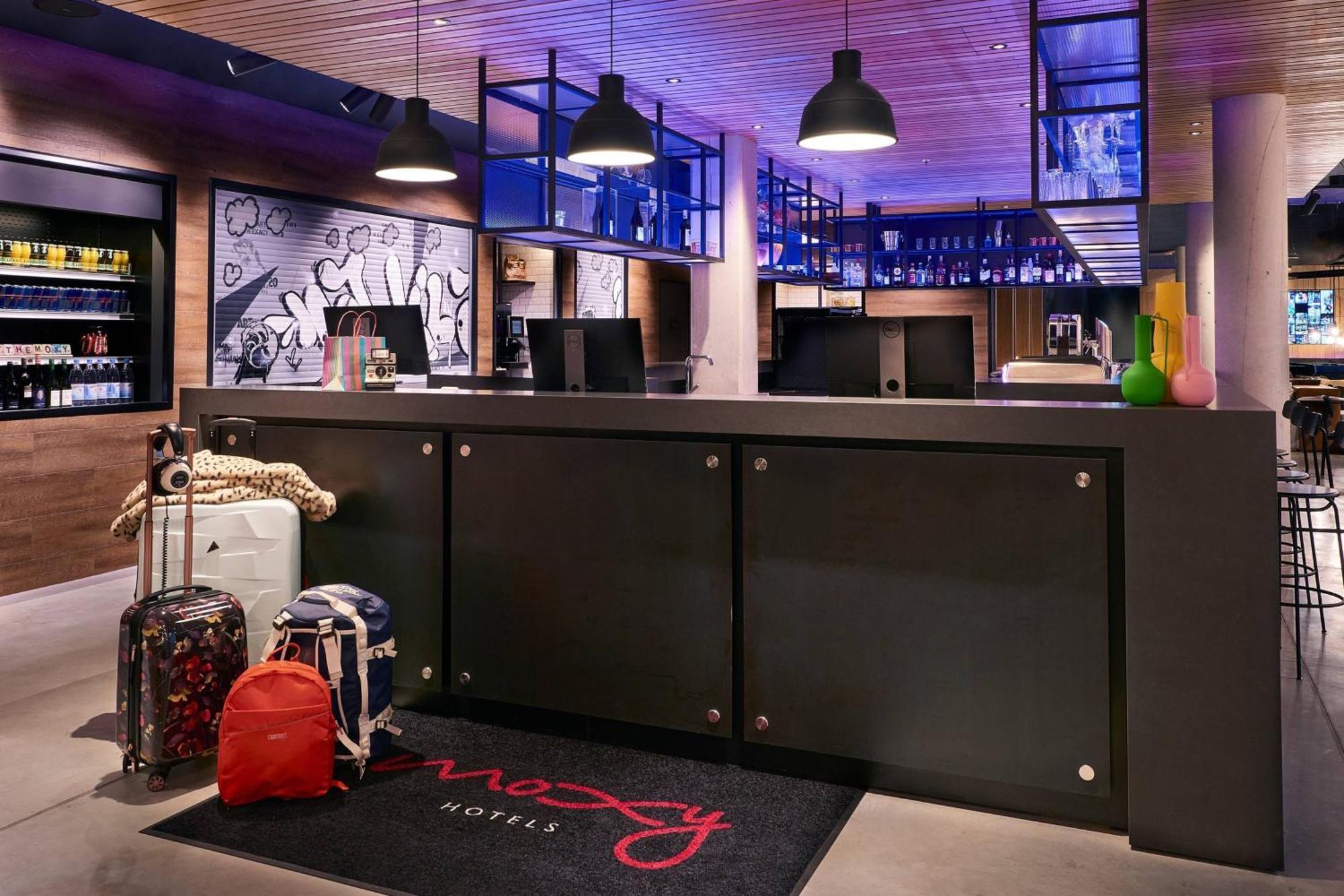Moxy 3*