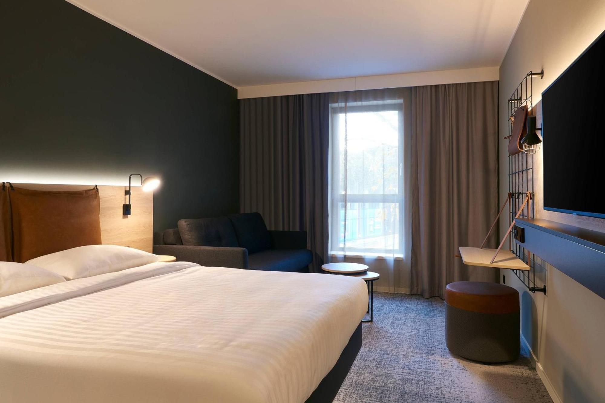 Moxy 3*